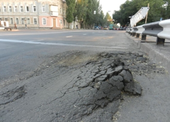 Je Suis Nikolayevskaya Doroga: если городская власть не видит, насколько «качественно» ремонтируются дороги Николаева, ей стоит посмотреть на это