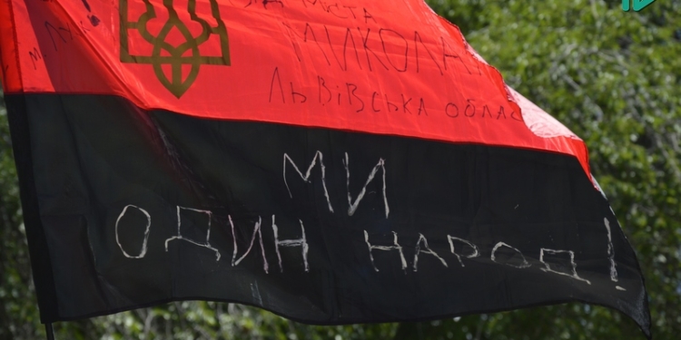 Правый сектор в Николаеве объявил бессрочную акцию протеста, требуя увольнения Авакова, арестов Медведчука и Ланьо, а также расформирования Закарпатской милиции