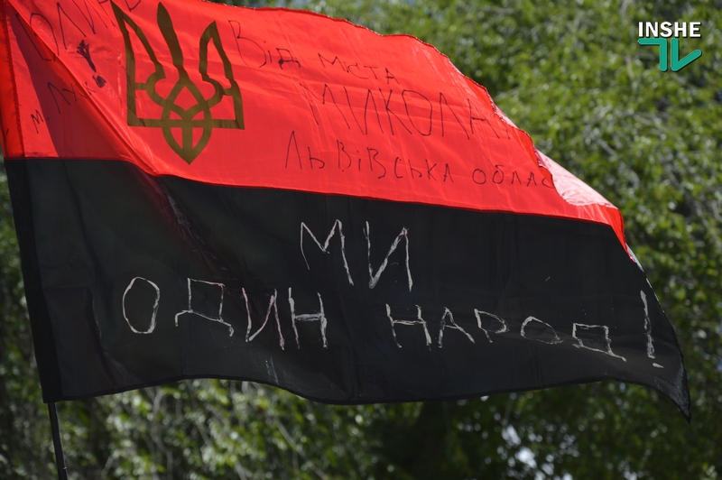 Правый сектор в Николаеве объявил бессрочную акцию протеста, требуя увольнения Авакова, арестов Медведчука и Ланьо, а также расформирования Закарпатской милиции 21