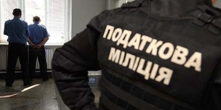 Николаевские налоговики заблокировали деятельность предприятия, которое торговало с Крымом