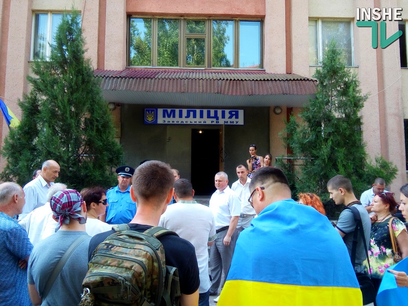 Общественность против: Заводский РОВД пришли пикетировать почти все общественники Николаева 8