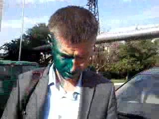 Правый сектор объяснил, почему он облил зеленкой Попова. Но кое-что осталось за кадром