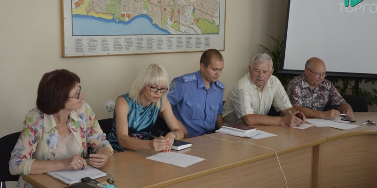 «Давайте наведём порядок» – в Корабельном районе решили серьезно бороться со стихийной торговлей