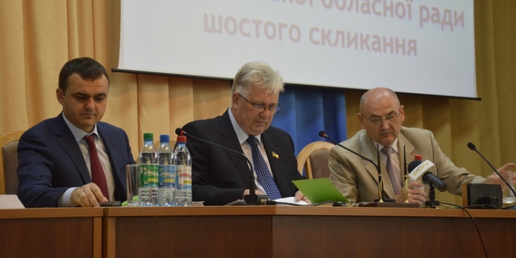 Николаевский облсовет утвердил увеличение расходов областного бюджета на 2015 год, а депутаты поспорили насчет дорог региона