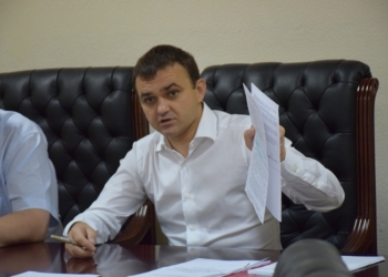 Вадим Мериков потребовал от правоохранителей расследовать нарушения в Николаевском аэропорту