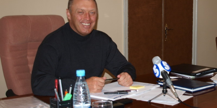 Мэр Полтавы наехал автомобилем на трех человек, спасаясь от активистов