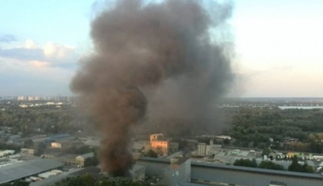 В Киеве большой пожар – горят склады