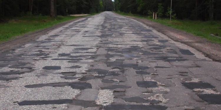 Названа стоимость капитального ремонта километра дороги в Украине – дорого