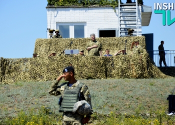 Президент морпехам – технику и награды, они ему – тельняшку: 36-я ОБр прямо с «Широкого Лана» отправилась в зону АТО