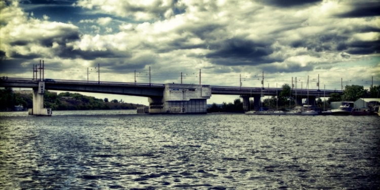 В Николаеве девушка пыталась покончить с собой, прыгнув с Ингульского моста