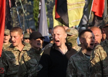 Правый сектор против силового захвата власти, но за референдум о недоверии власти, введении военного положения и денонсации Минских соглашений