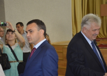 Облсовет передал ЦИК Николаевского аэропорта городу и уволил Мелашича с должности директора предприятия