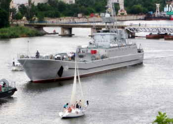 В Николаев вошли военные корабли