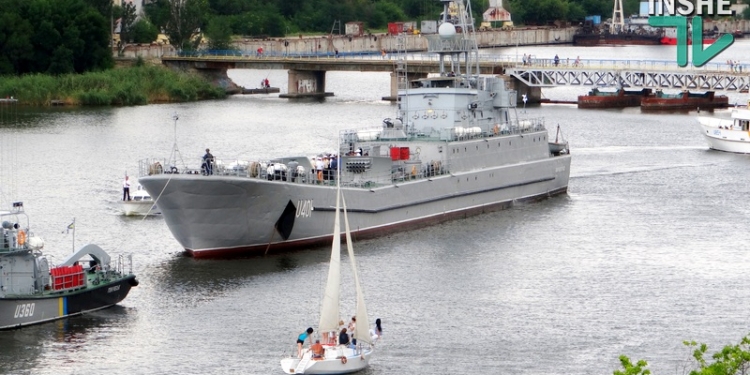 В Николаев вошли военные корабли
