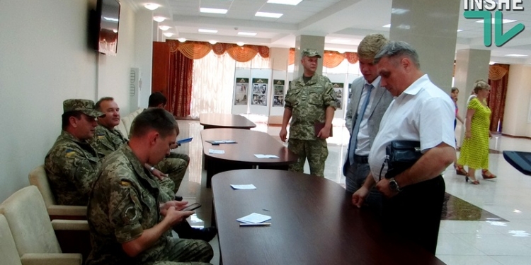 Только два депутата Николаевского облсовета подошли к военкомам за повестками, остальные прошли мимо