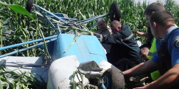 В Черниговской области упал самолет, погиб пилот