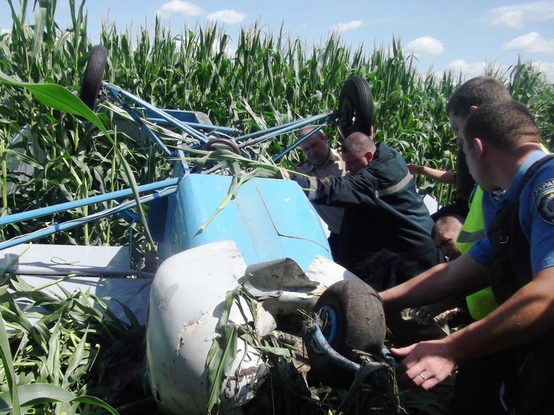 В Черниговской области упал самолет, погиб пилот 2