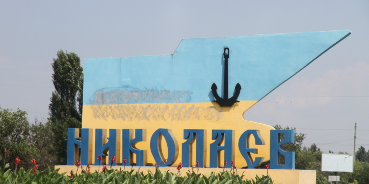 Въезд в Николаев большегрузам перекрыла “Кобра”