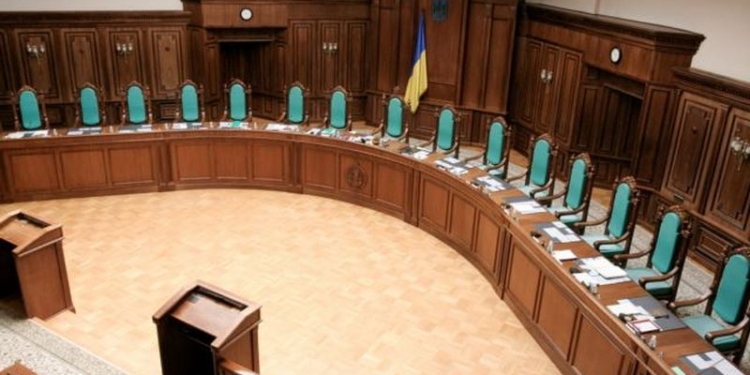 Завтра КСУ скажет свое слово об изменениях в Конституцию в части децентрализации