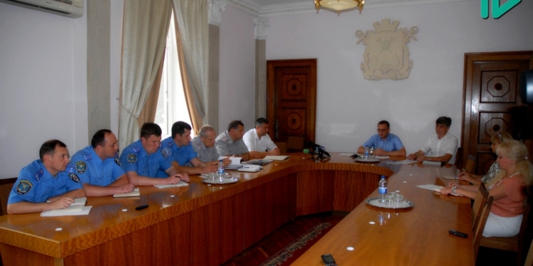 За звонок – 2 тыс.грн. Бдительных николаевцев, которые помогут раскрыть кражи люков и кабелей, будут премировать