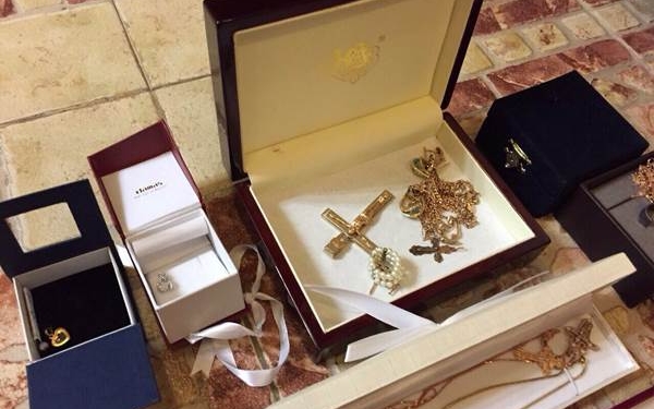 Спецоперация: СБУ при обыске у прокуроров изъяла 400 тыс. долларов, 65 бриллиантов и еще много всего, “нажитого непосильным трудом”