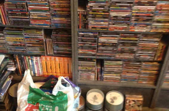 В Николаеве милиция объявила о подозрении предпринимателю, который тиражировал пиратские диски на дому