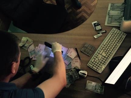 На Закарпатской таможне задержали взяточников и взяли “черную” дневную выручку