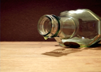 В Херсоне два человека погибли из-за употребления суррогатного алкоголя на дне рождения