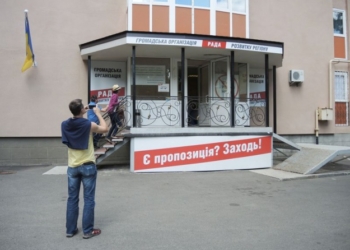 Шапито-шоу в 205 округе. Гречка против зелени. Как в Чернигове “воюют” Порошенко с Коломойским