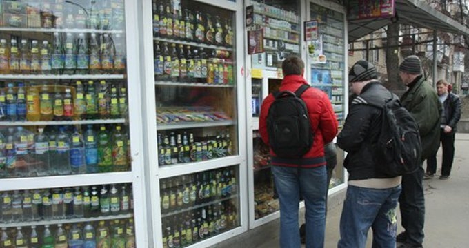 В Киеве начали борьбу с продажей пива в ларьках