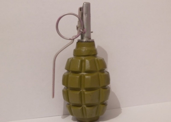 Южноукраинец нашел на берегу Южного Буга корпус гранаты Ф-1 без запала