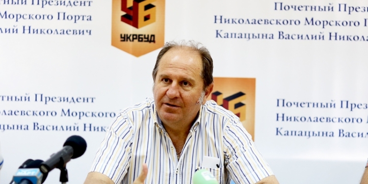 Напередодні Дня будівельника Почесний президент Миколаївського морського порту Василь Капацина привітав колективи будівельних компаній із святом