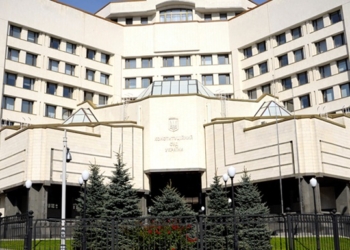 Судьи КС допрашиваются по делу об узурпации власти в качестве свидетелей