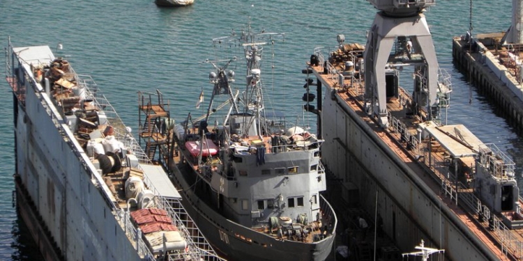 Николаевские волонтеры начинают новый проект – ремонт водолазного судна «Нетишин»