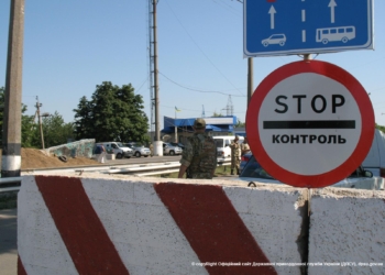В Донецкой области задержали КамАЗ с боеприпасами, а в нем – майор РФ