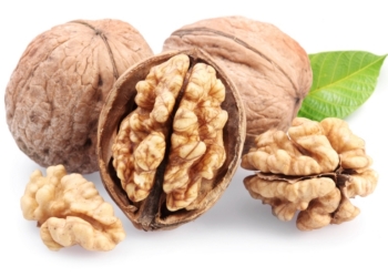 На Николаевщине 300 кг грецких орехов ушли «налево»