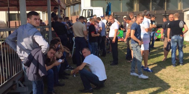 Милиция утверждает, что “титушки” бегут из Чернигова