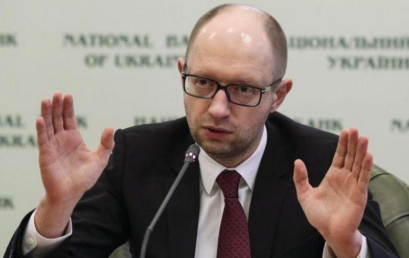 Яценюк заявил, что украинцы будут переходить с внутренних паспортов на ID-карты с 2016 года 1