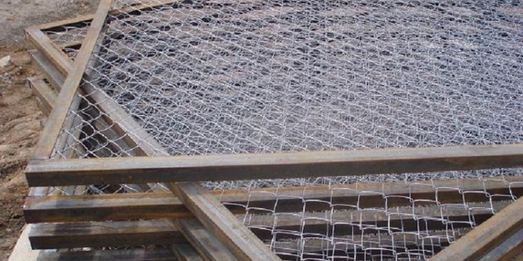 Плохо стоял? В николаевской школе №42 44-летний мужчина украл забор