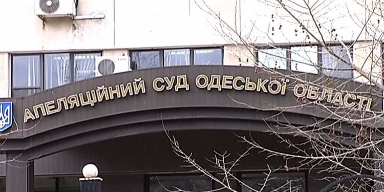 В Одессе сотрудник Апелляционного суда бросился с крыши