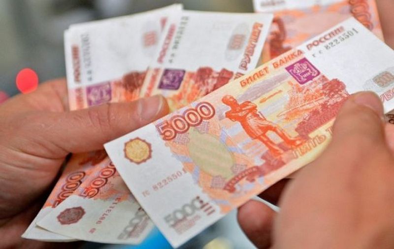 Российский рубль обвалился до 17-летнего минимума 1