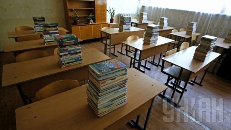 В Администрации Президента решили, что обеспечивать школы учебниками будут за счет сокращения зарплат депутатов 1