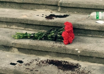 Под ВР ранены французские журналисты. А на место, где погиб нацгвардеец, несут цветы