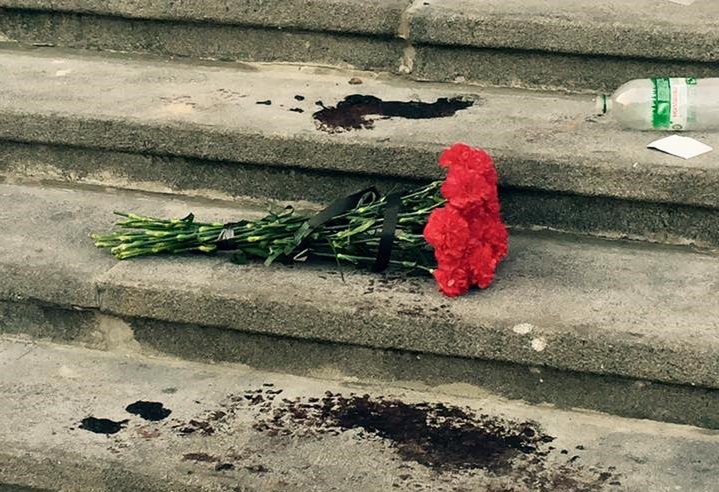 Под ВР ранены французские журналисты. А на место, где погиб нацгвардеец, несут цветы 3