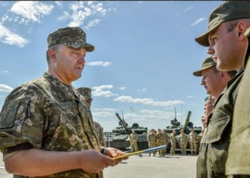 Сейчас не время переходить полностью на контрактную армию, но количество контрактников будет увеличиваться – Президент