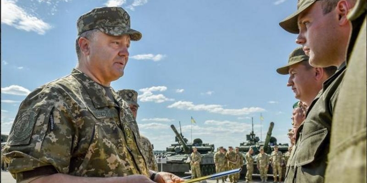 Сейчас не время переходить полностью на контрактную армию, но количество контрактников будет увеличиваться – Президент