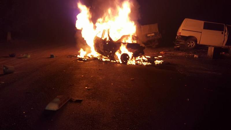 Возле Одессы после ДТП взорвалось такси - водитель и пассажиры сгорели заживо 1