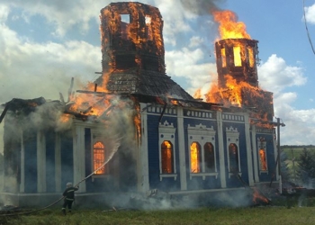Несчастье. В Кривоозерском районе сгорела деревянная церковь