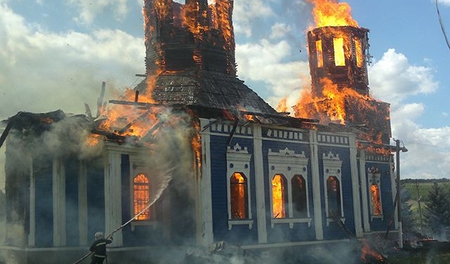 Несчастье. В Кривоозерском районе сгорела деревянная церковь