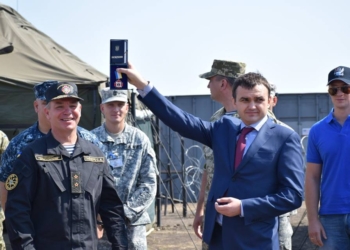 Губернатора Николаевщины наградили Почетным знаком «За содействие Военно-Морским Силам Украины»